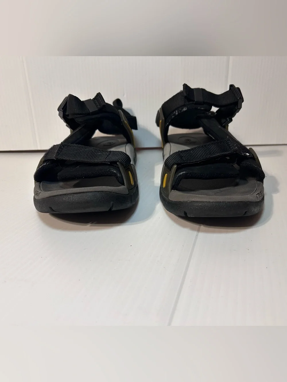 TEVA SN5667 Hurricane sandals men size 8 US